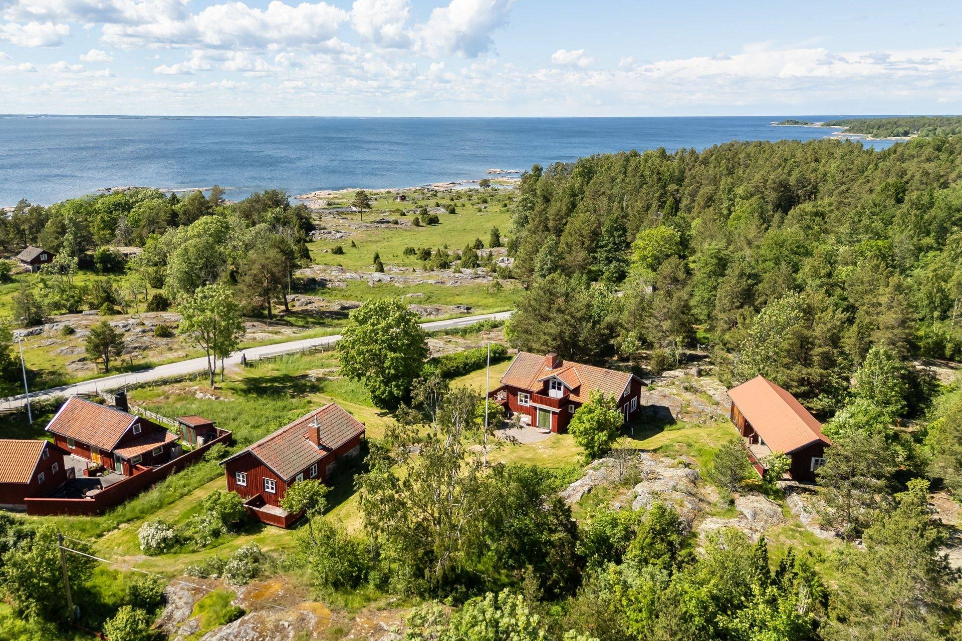 gård utan jordbruk på Klockarboda 490 Gräsö, Östhammars kommun - bild 1