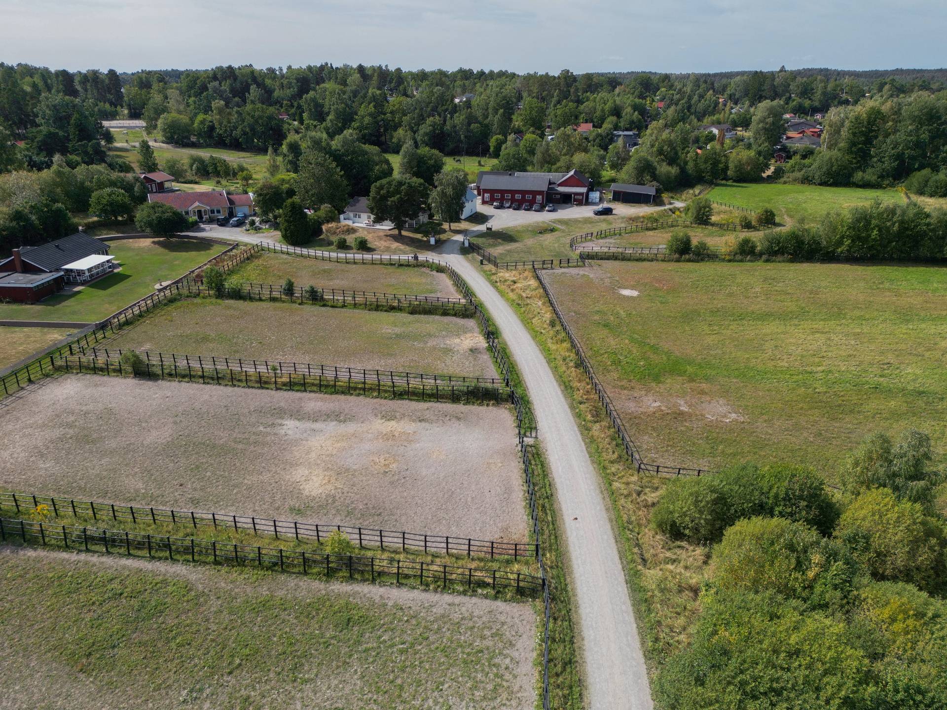 Gård utan jordbruk på Stallbacken 57 Sundbyholm Eskilstuna kommun - bild 102