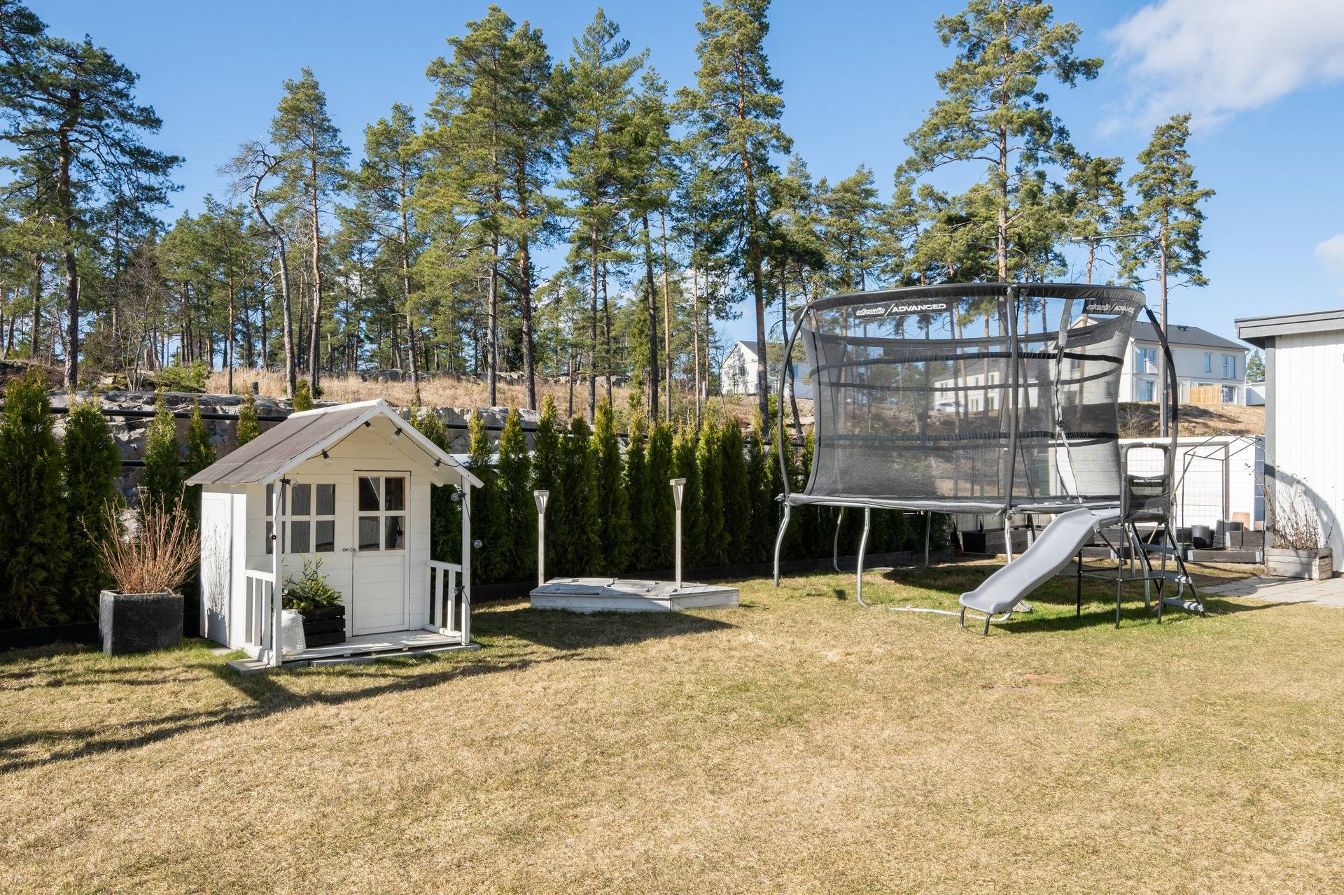 5 rum Par-/kedje-/radhus på Björnvägen 2A Länna Huddinge kommun - bild 4