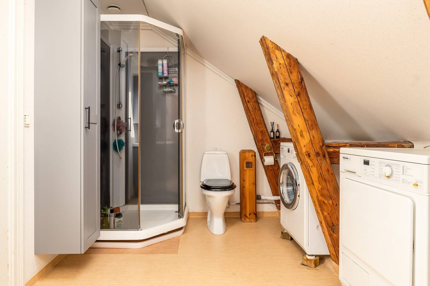 12 rum Villa på Kyrkogatan 32 Hamnen Smedjebackens kommun - bild 69