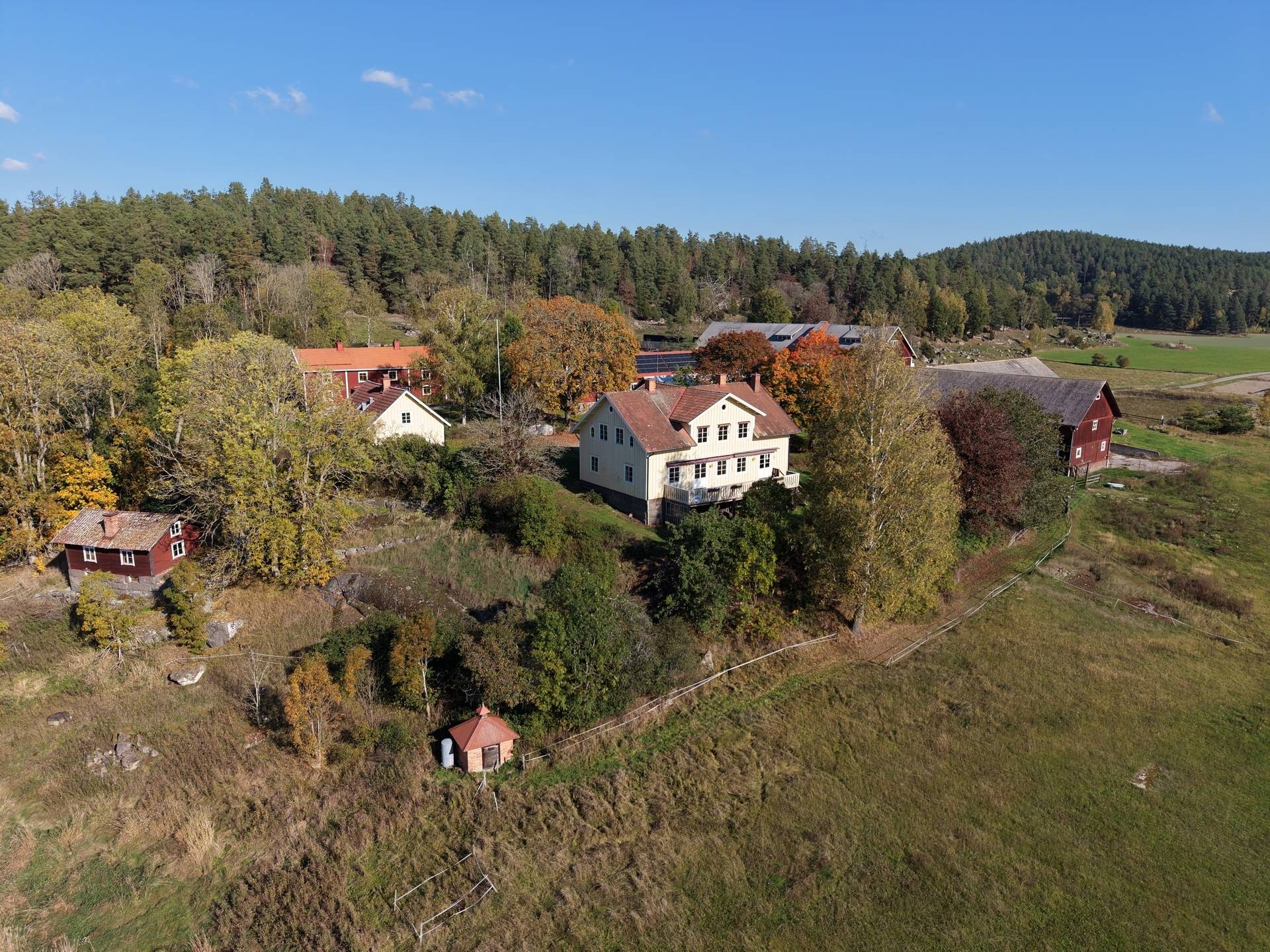 Gård med jordbruk på Vallingedal Nedergård Vallingedal Kinda kommun - bild 9