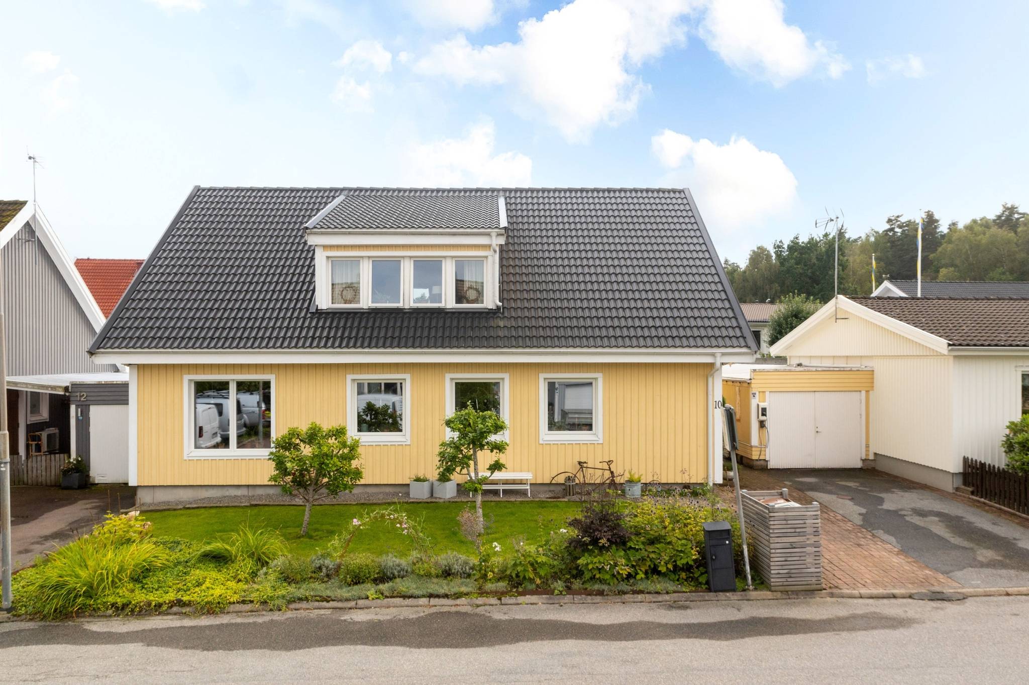 8 rum Kedjehus på Backsippegatan 10 Ytterby Kungälvs kommun - bild 2