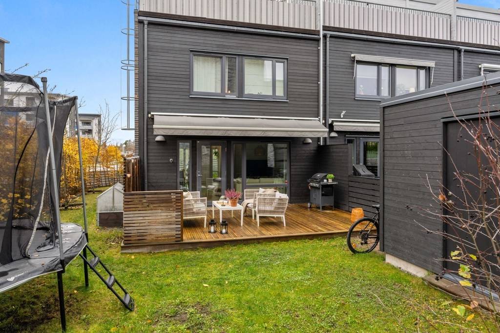 6 rum Par-/kedje-/radhus på Karin Larssons väg 17 Lilla Sköndal Stockholms kommun - bild 15