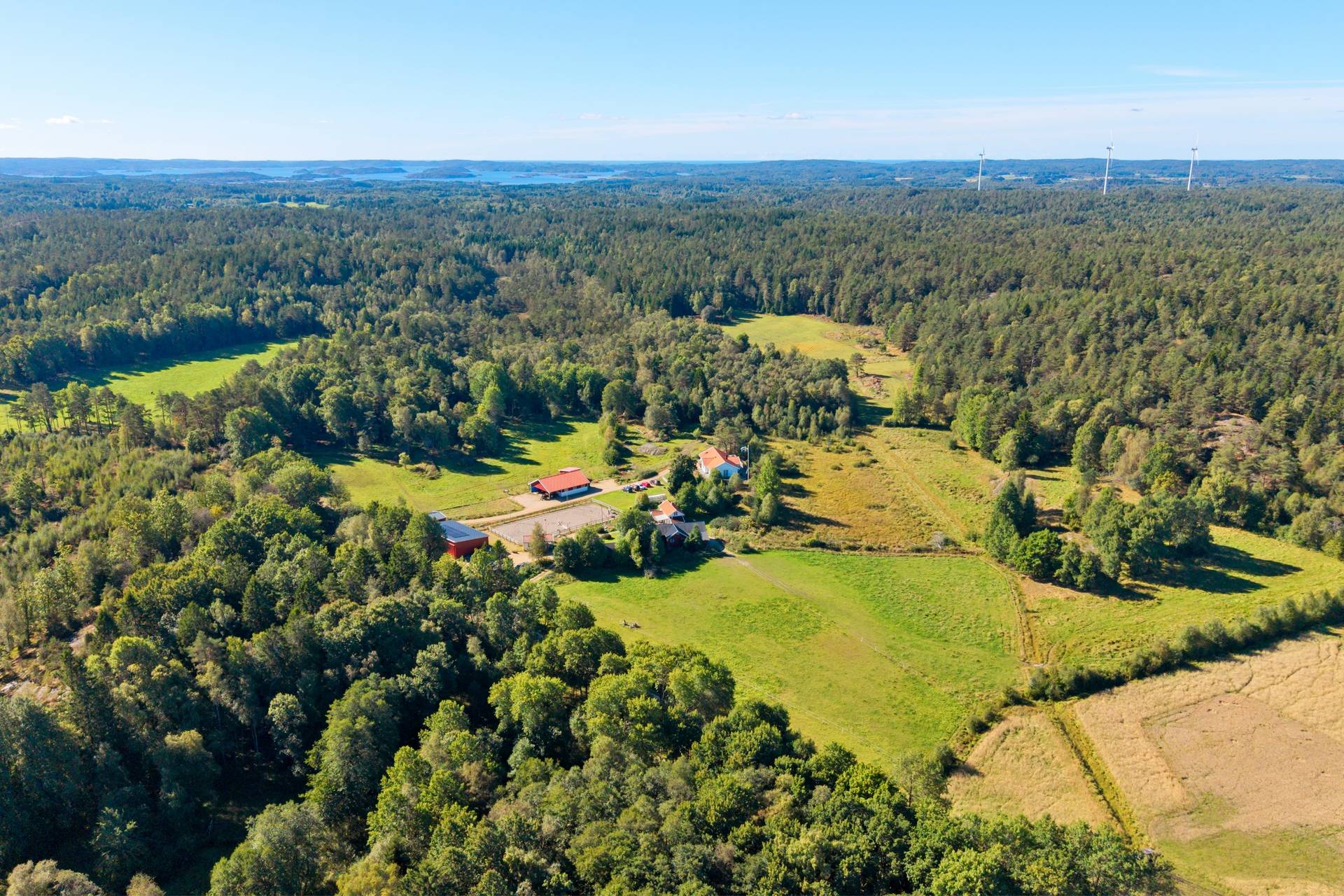 8 rum Gård/skog på Kalseröd Tyfta 376 Henån Orust kommun - bild 2