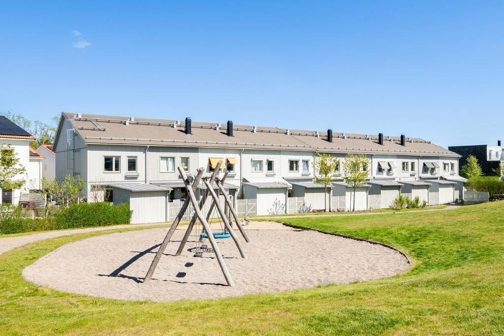 6 rum Par-/kedje-/radhus på Karin Larssons Väg 74 Lilla Sköndal Stockholms kommun - bild 9