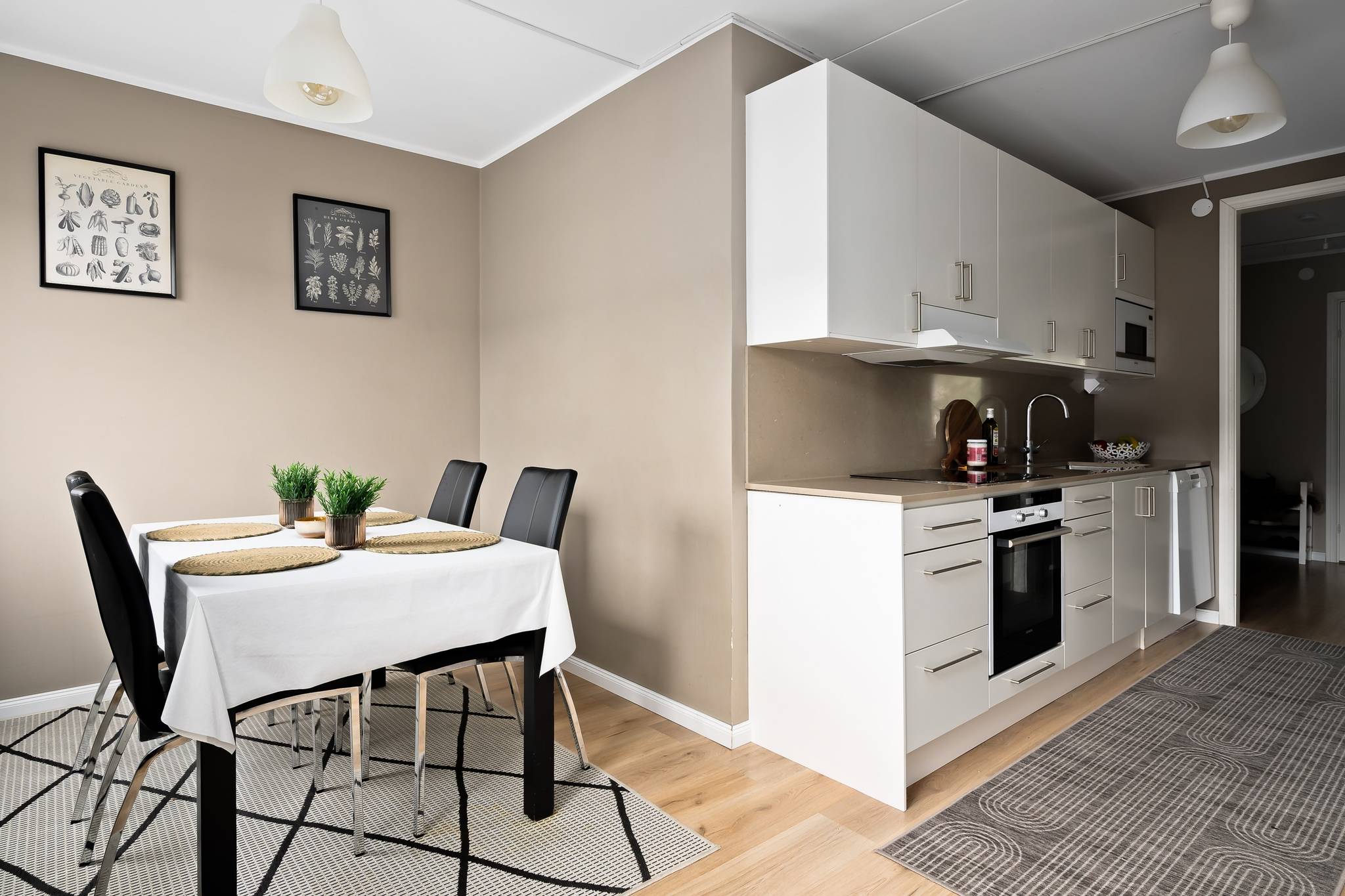 3 rum lägenhet på Huggarvägen 41 Västerhaninge-Ribby, Haninge kommun - bild 1