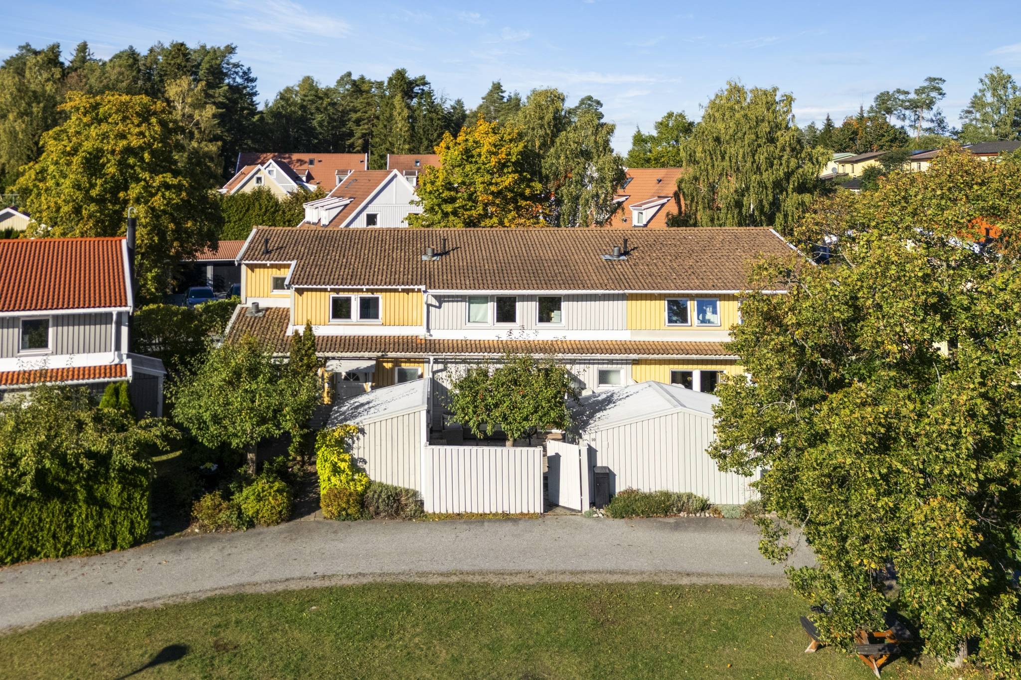5 rum radhus på Alliansvägen 12 Gribbylund, Täby kommun - bild 1