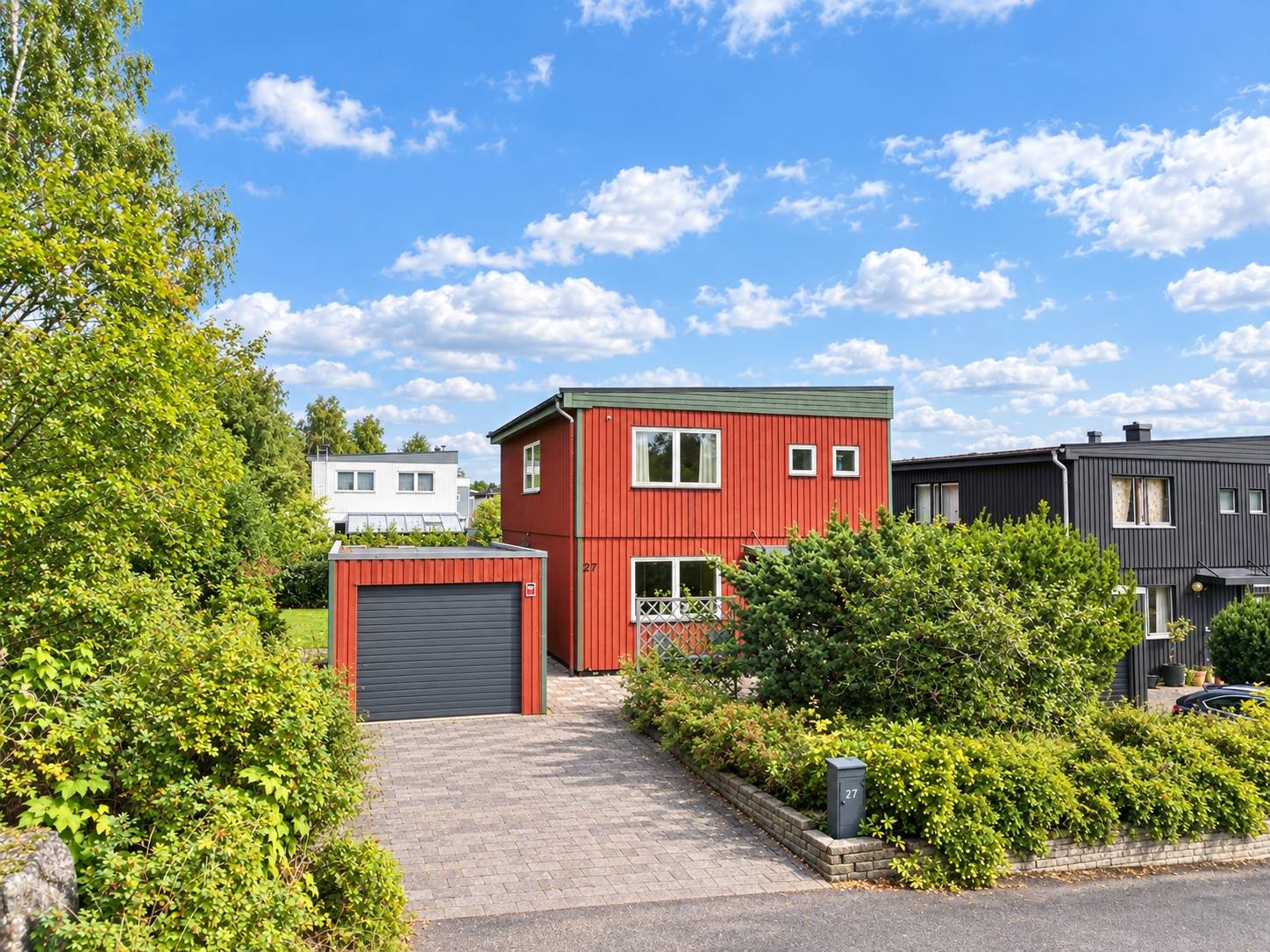6 rum kedjehus på Svärdsliljevägen 27 Hässelby Norra Villastad, Stockholms kommun - bild 1