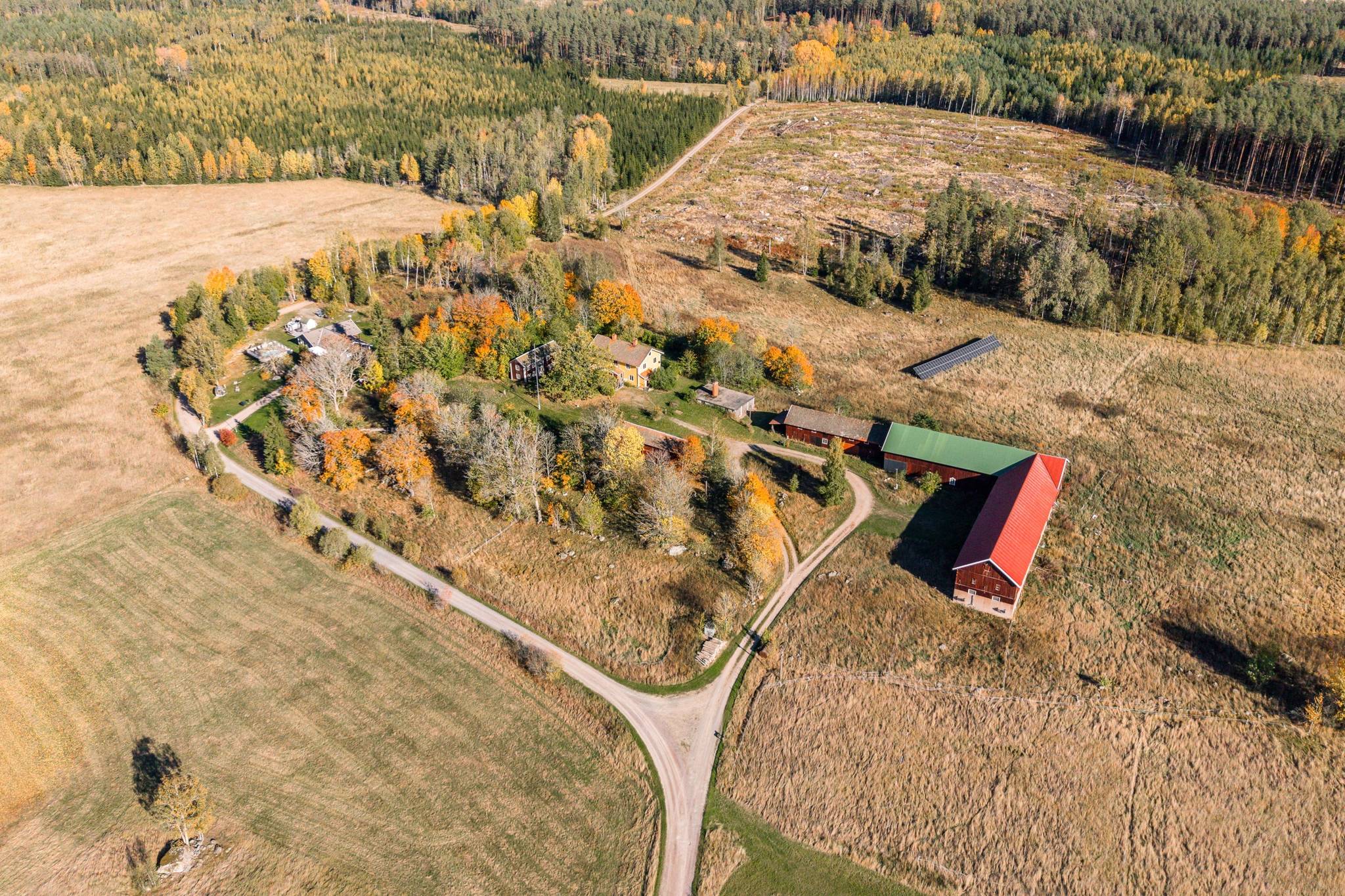 9 rum gård/skog på Del av Munktorps-Åsby 1:2 Munktorp, Köpings kommun - bild 2