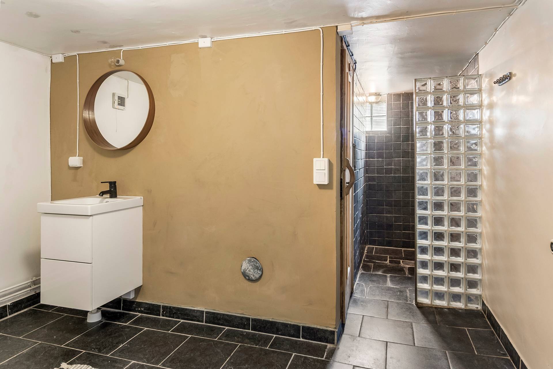 5 rum Villa på Bäckgatan 4 Runna Kungsörs kommun - bild 31