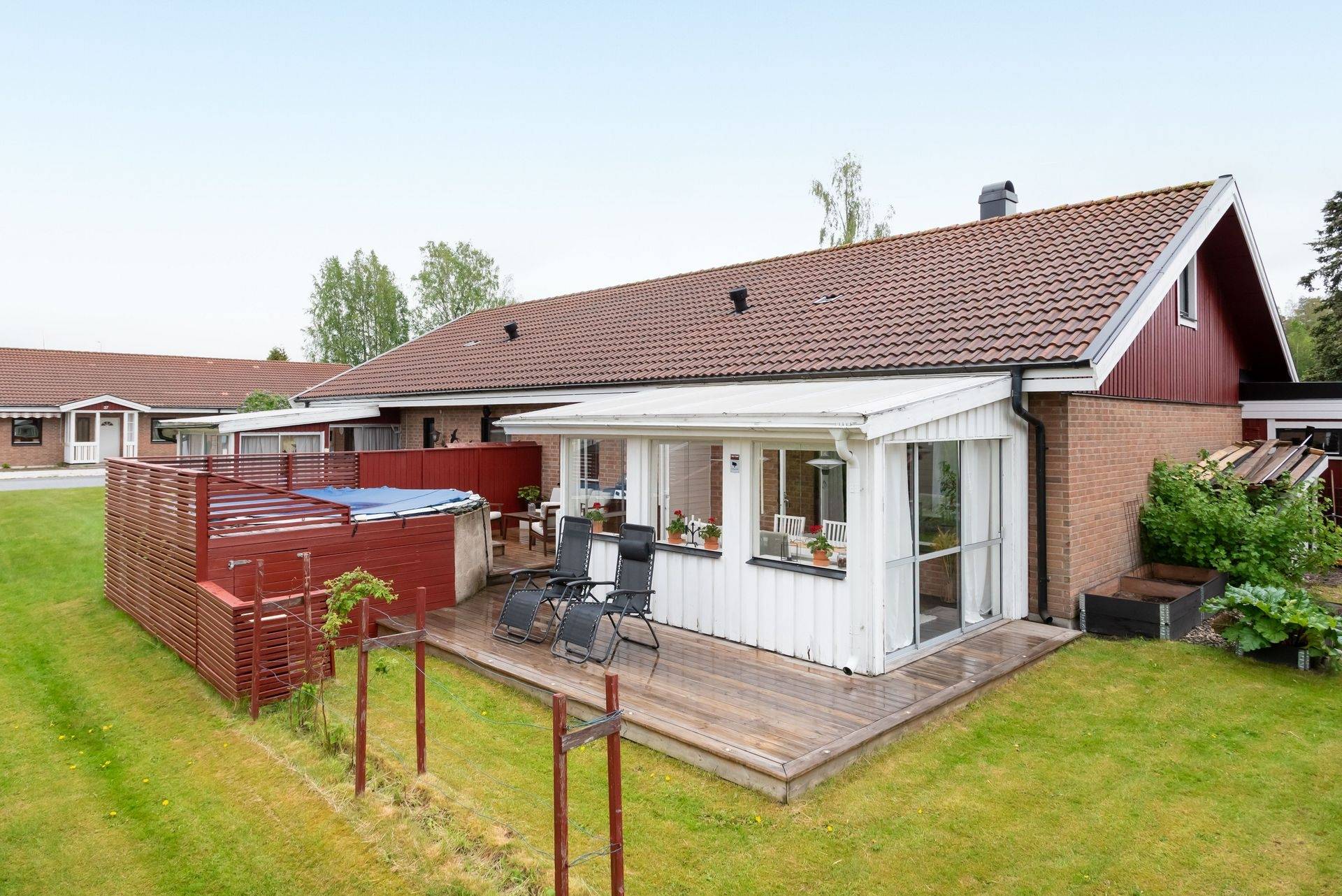 5 rum Par-/kedje-/radhus på Garpvägen 18 Garphyttan Örebro kommun - bild 2