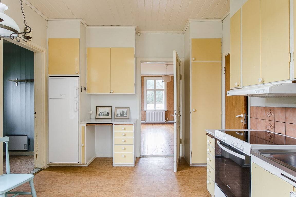 7 rum Gård/skog på Vättlösa Frälsegården 1 Götene kommun - bild 8