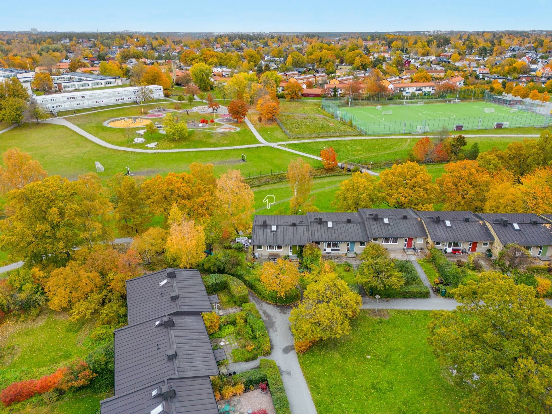 6 rum Radhus på Lövångersgatan 19 Vällingbyhöjden Stockholms kommun - bild 2