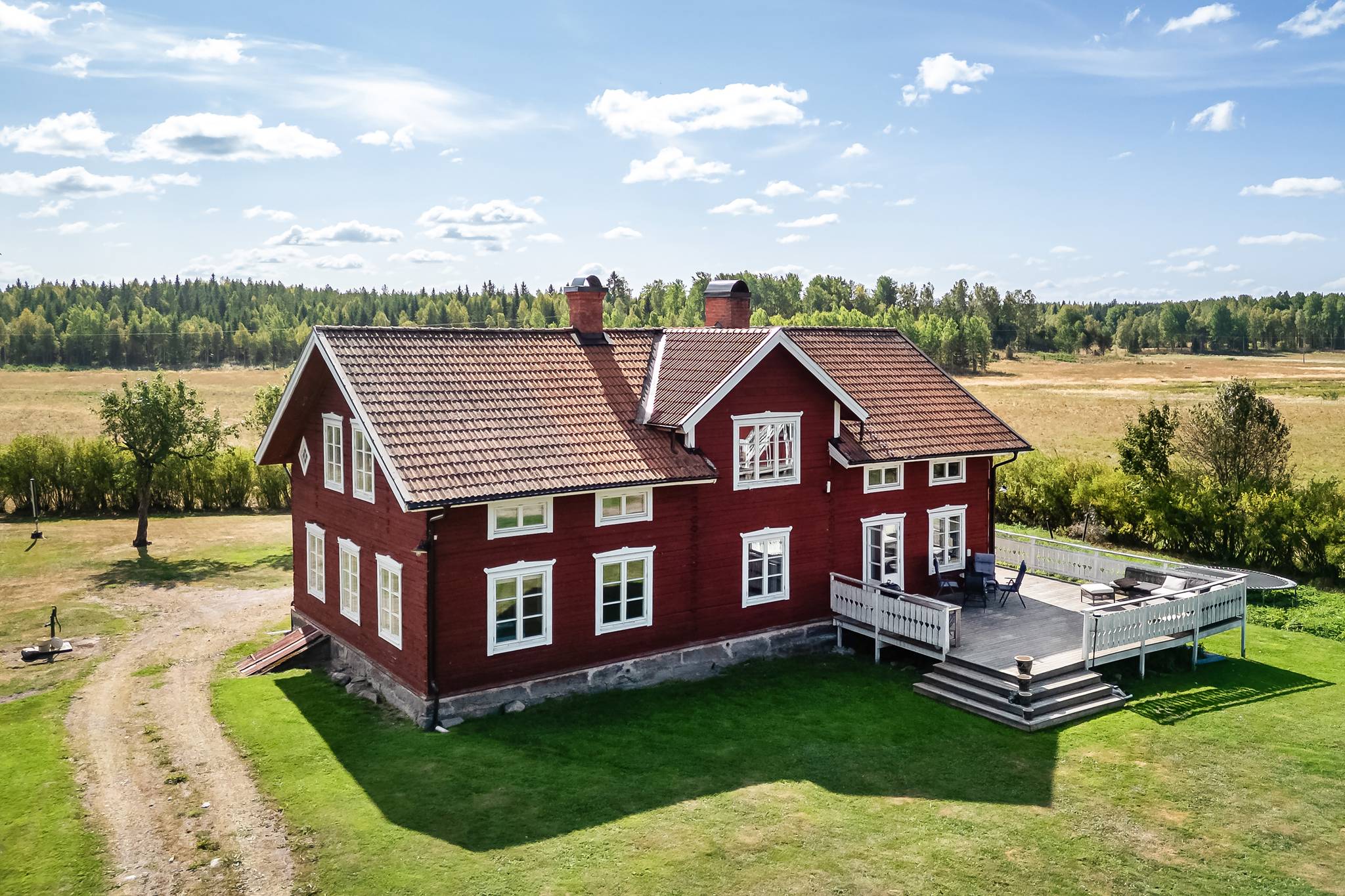 8 rum gård med jordbruk på Bår Mats-Pers 100 Möklinta, Sala kommun - bild 1