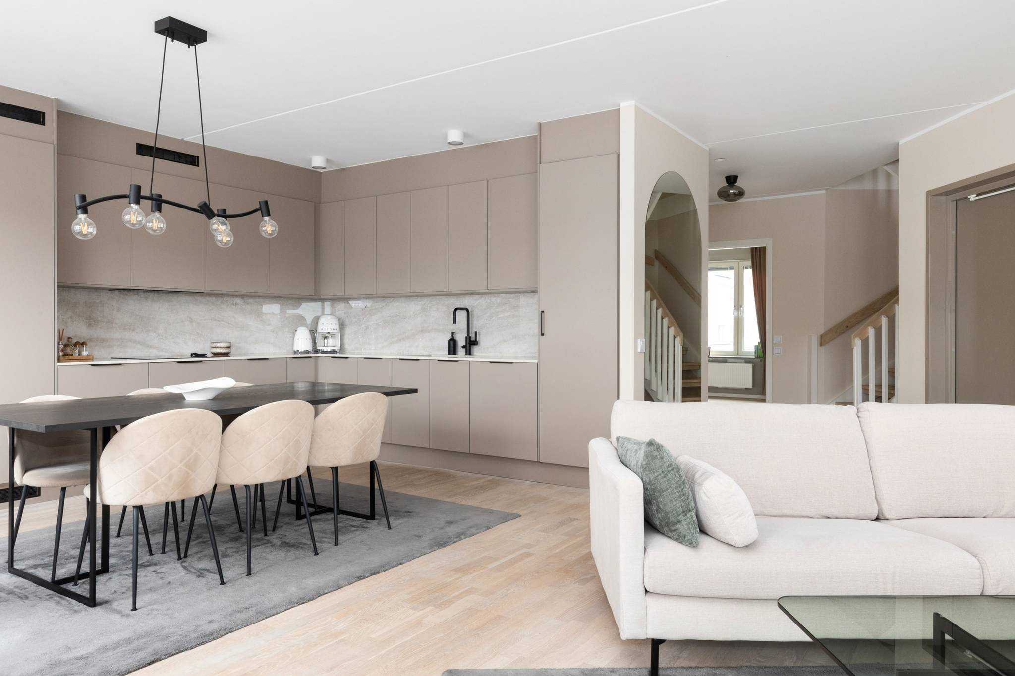 3,5 rum lägenhet på Gustav III:s Boulevard 91, 6 + 7 tr Frösunda, Solna kommun - bild 1