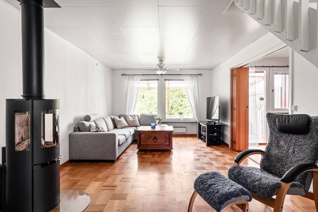6 rum Radhus på Lövmovägen 17 Bollstanäs Upplands Väsby kommun - bild 4