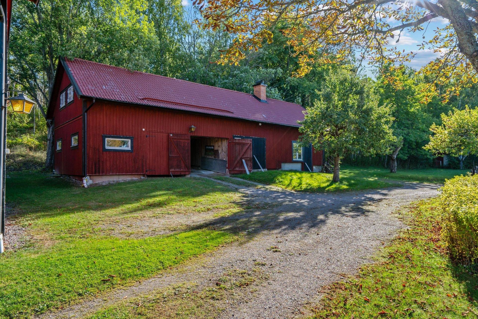 Gård/skog på Harry Martinsons väg 4 Vårdinge Södertälje kommun - bild 4