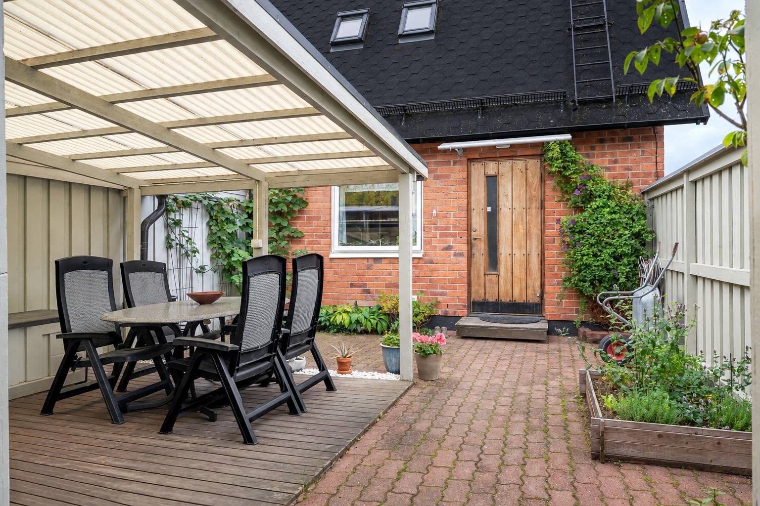 3 rum radhus på Jupitervägen 68 Stenkulla, Nyköpings kommun - bild 1
