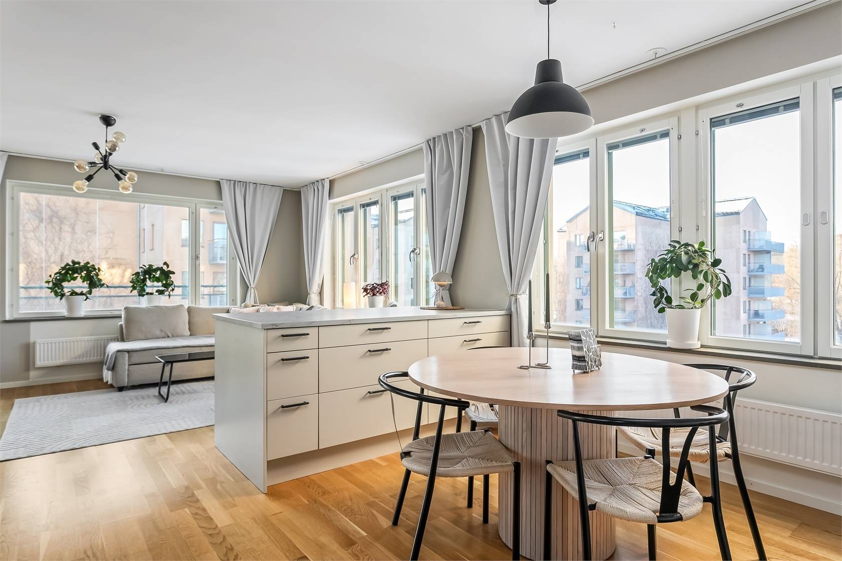 4 rum Lägenhet på Ulvsättragränd 10 Kallhäll Järfälla kommun - bild 1