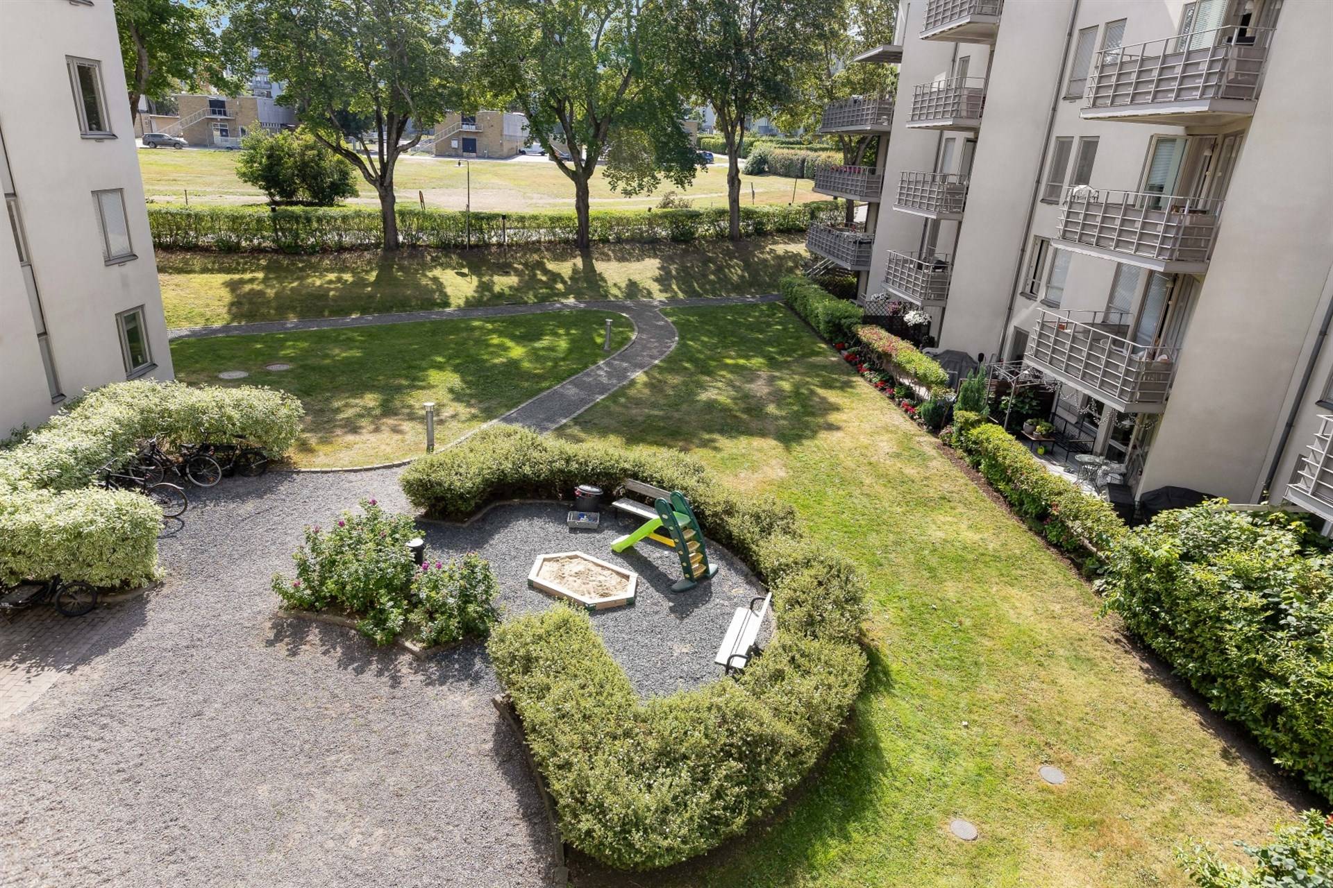 2 rum lägenhet på Huvudstalundsvägen 6 Västra skogen/Gamla Huvudsta, Solna kommun - bild 3