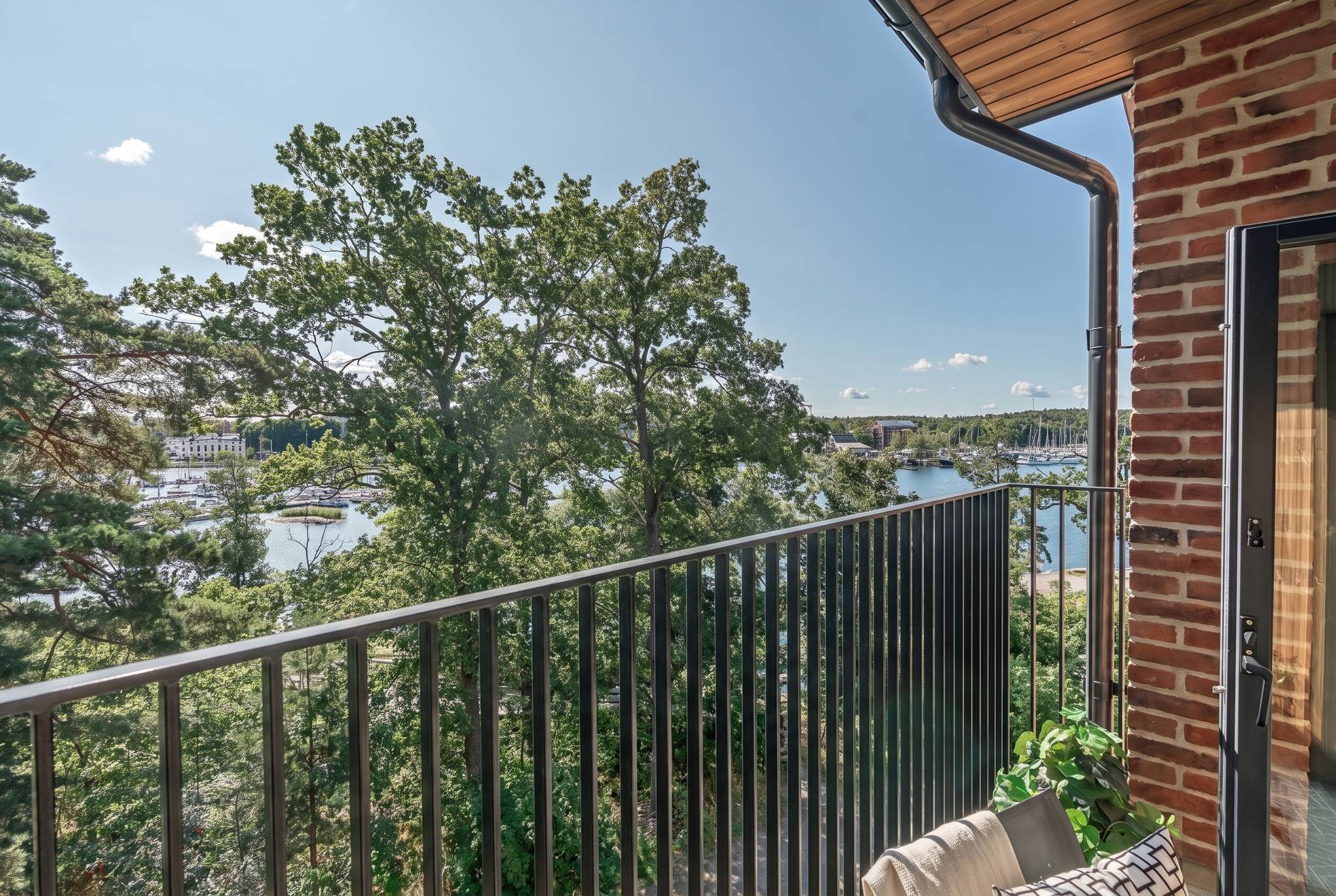 5 rum parhus på Gamla Skärgårdsvägen 2B Gustavsberg, Värmdö kommun - bild 1