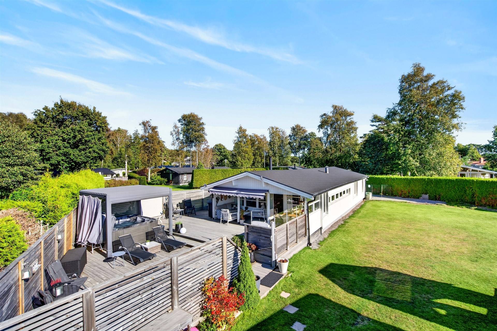 vinterbonat fritidshus på Svingvägen 26 Kebal, Strömstads kommun - bild 1