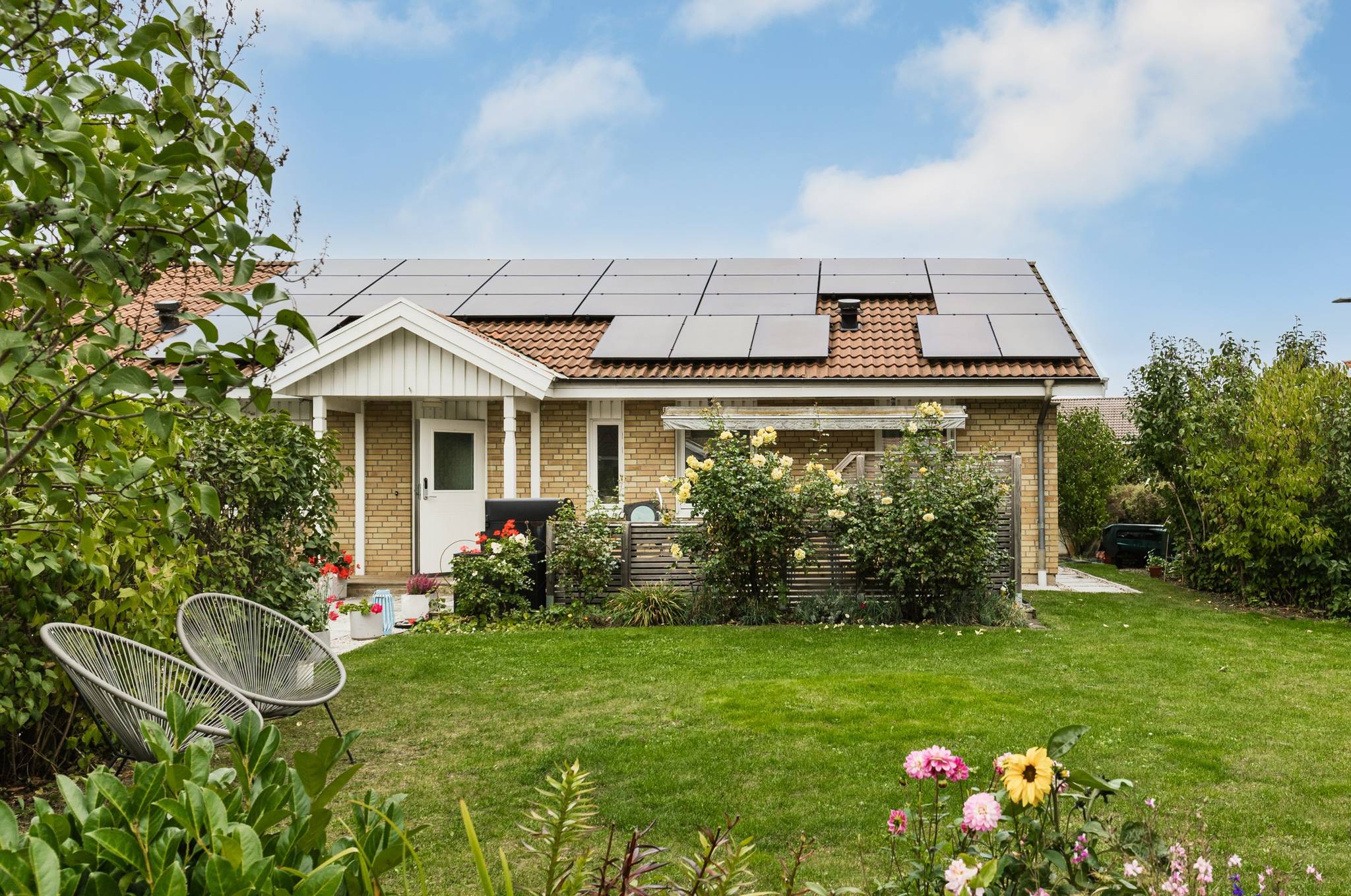 4 rum Radhus på Almlundavägen 55 Kyrkheddinge Staffanstorps kommun - bild 1