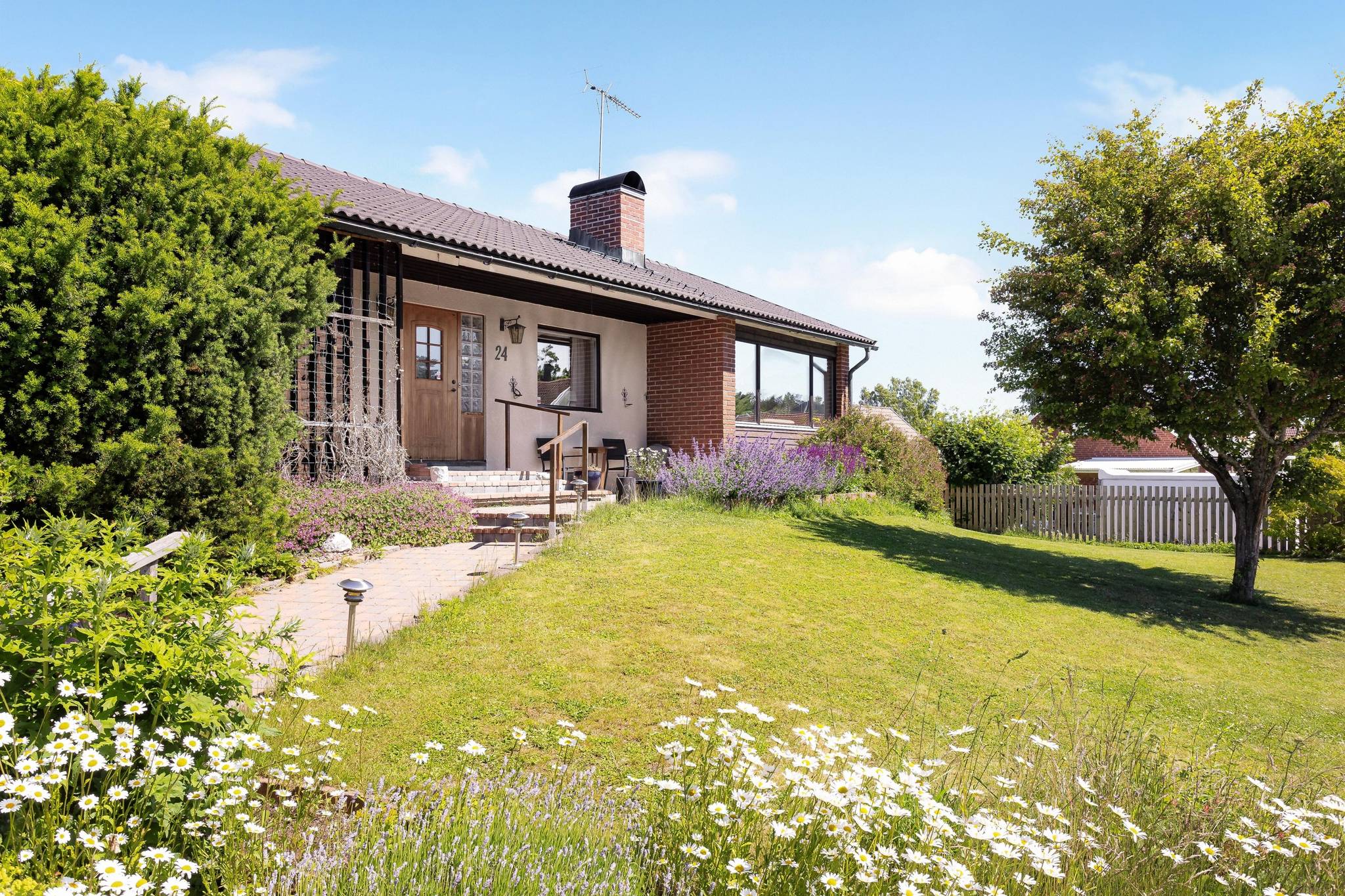 5 rum villa på Castorvägen 24 Skälby, Järfälla kommun - bild 1