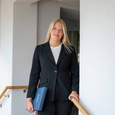 Mäklarbild på Victoria Hallberg