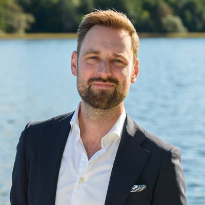 Mäklarbild på Mattias Stenby