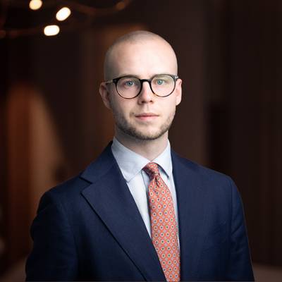 Mäklare Elias Faxius