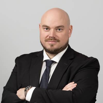 Mäklarbild på Carl Gustén