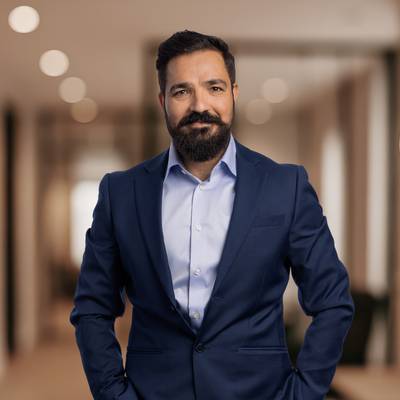 Mäklare Masud Zada