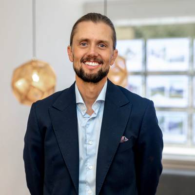 Mäklarbild på Kristoffer Henriksson