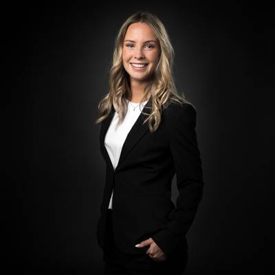 Mäklare Emma Asservik