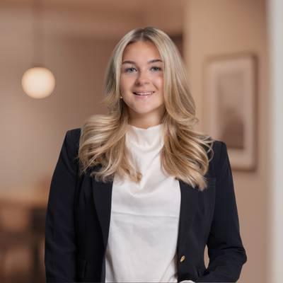 Mäklare Amanda Janzelius