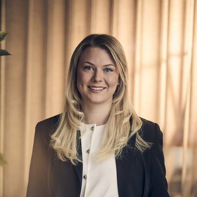 Mäklarbild på Emelie Karlsson
