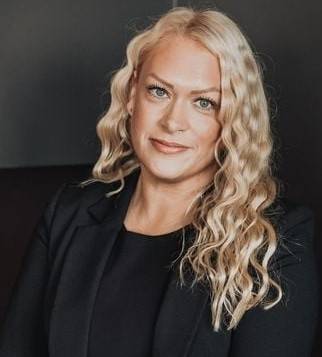 Mäklarbild på Linda Bergwall