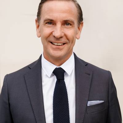 Mäklare Johan Tegge