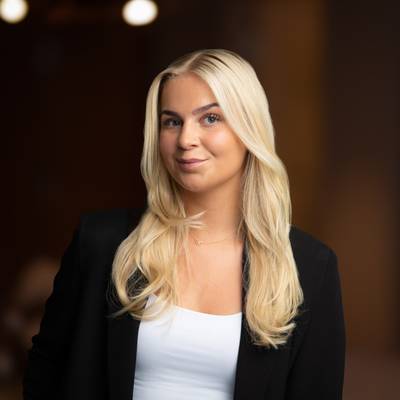Mäklare Moa Karlsson