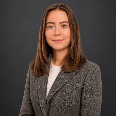 Mäklare Ester Åkesson