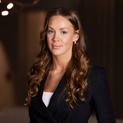 Mäklare Yanine Skog