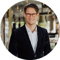 Mäklarbild på Fredrik Carlsson