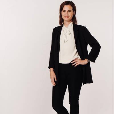Mäklare Evelina Stolfer