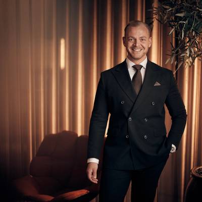 Mäklare Emil Melin