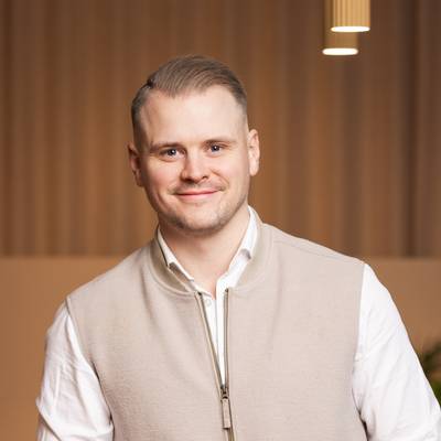 Mäklarbild på Michael Lindgren
