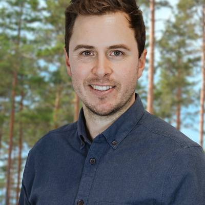 Mäklare Erik Risby