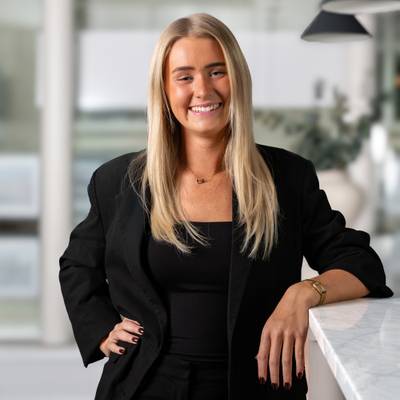 Mäklarbild på Jennifer Strand