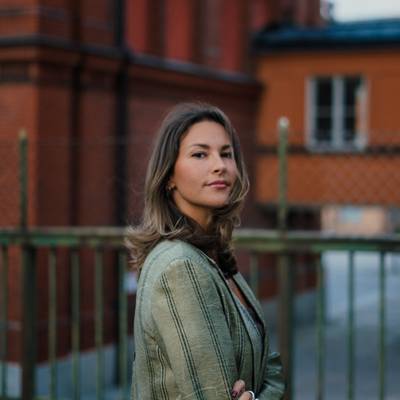 Mäklare Valerie Petrova