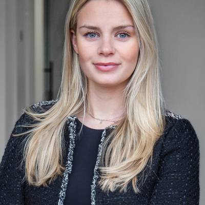 Mäklarbild på Emma Wallenius